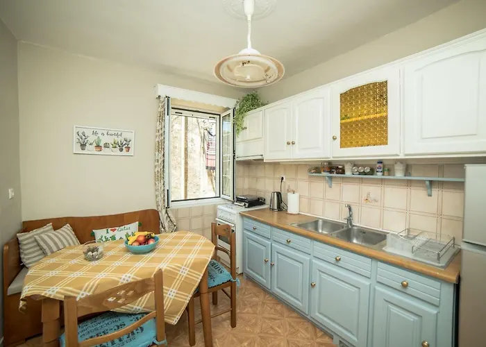 Next 2 Cathedral - Corcyra Apartment