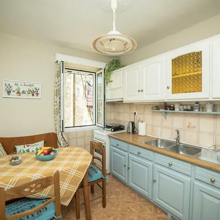 Next 2 Cathedral - Corcyra Apartment